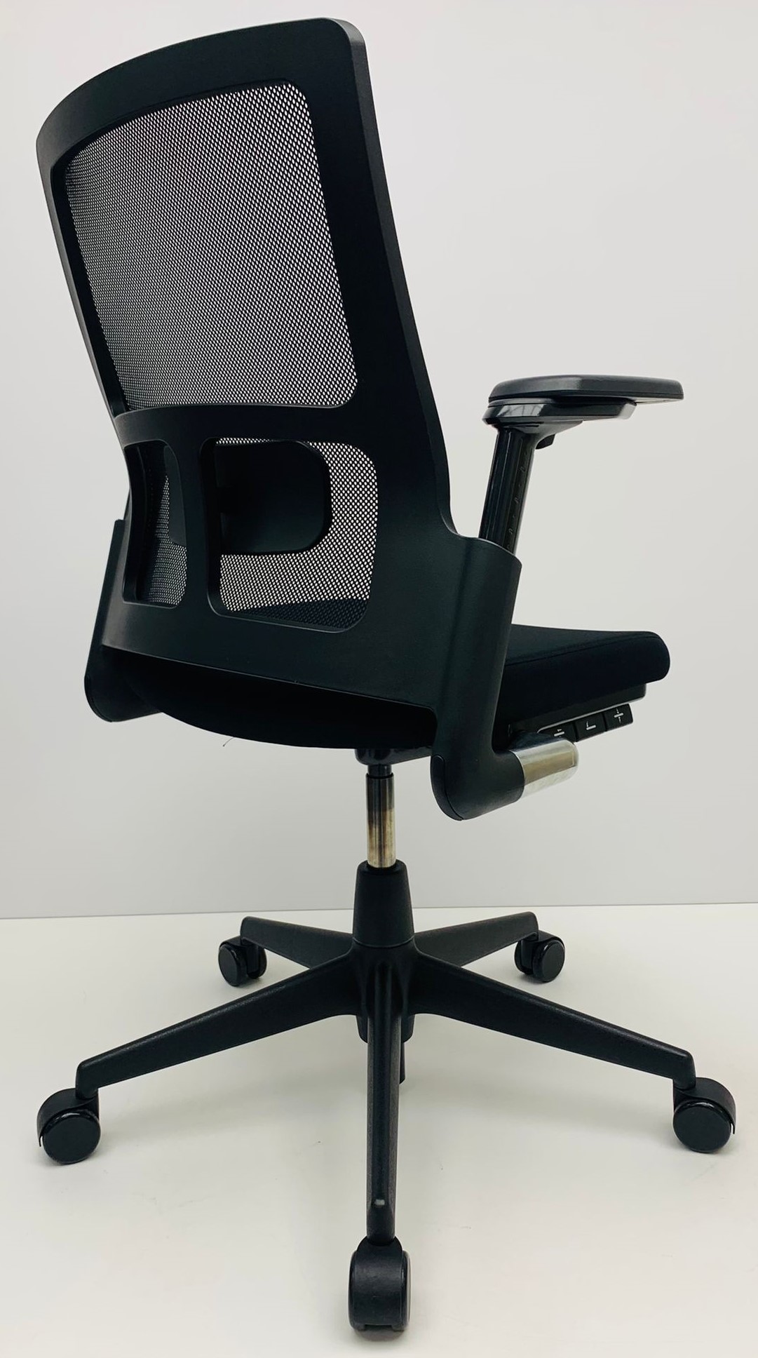 Bureaustoel Ahrend 2020 nieuwe stof zwart