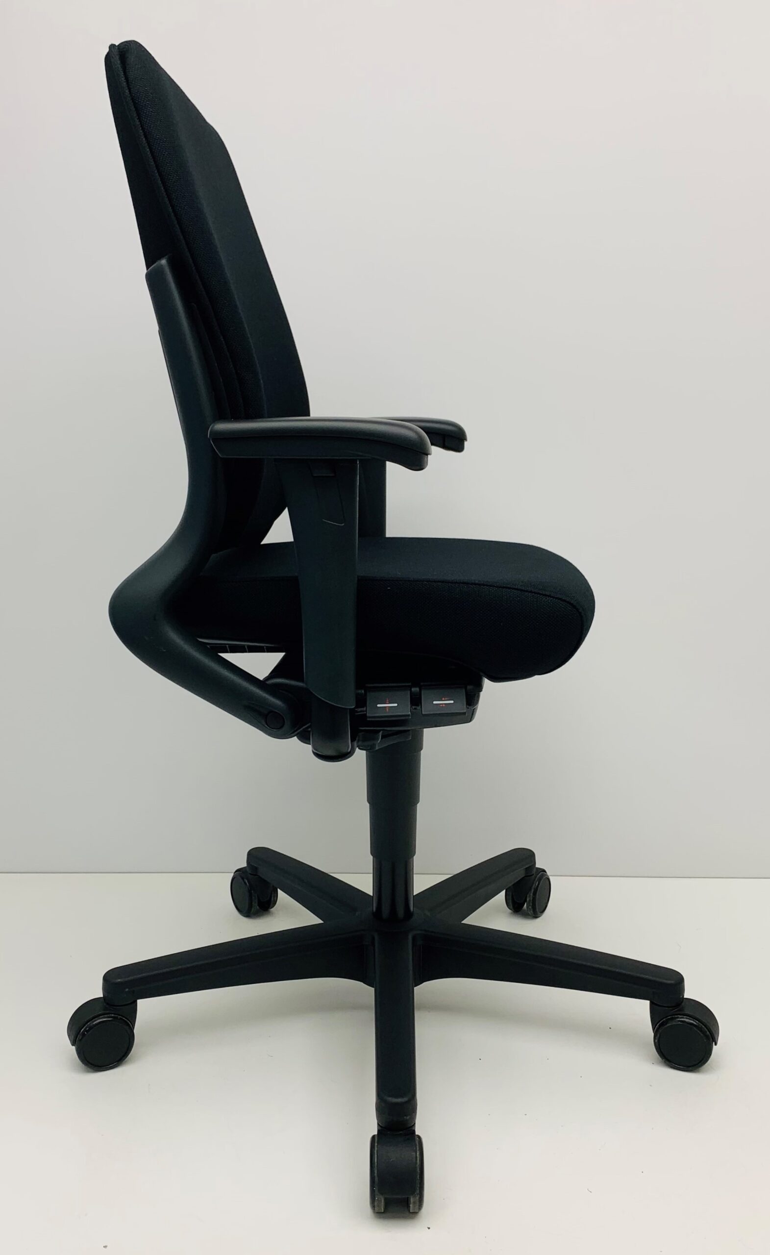 Bureaustoel Ahrend 230 zwart gestoffeerde rug