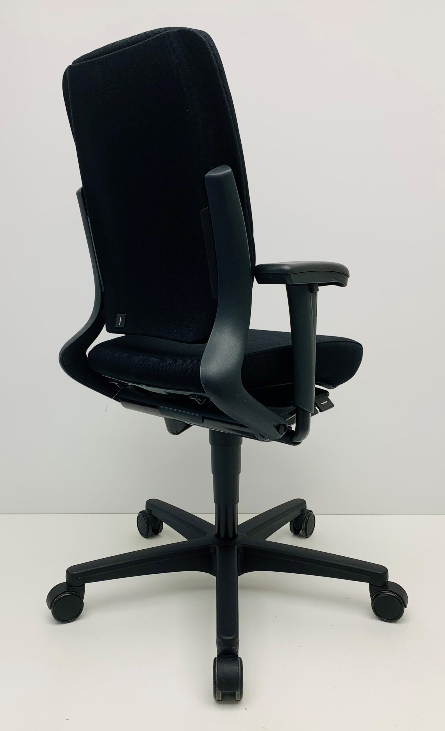 Bureaustoel Ahrend 230 zwart gestoffeerde rug