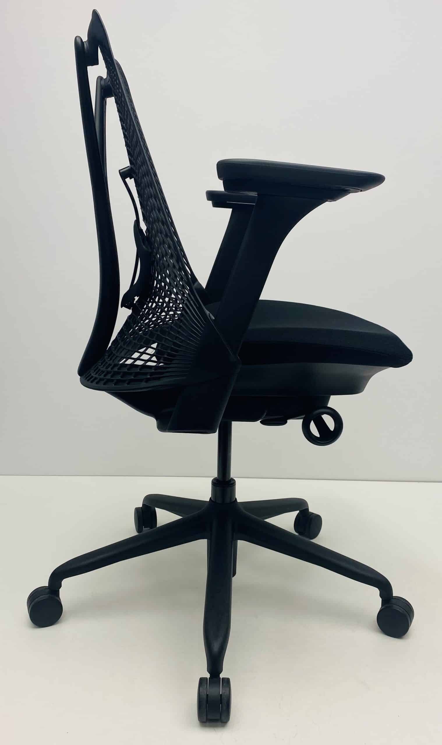 Bureaustoel Herman Miller Sayl zwart brede armleggers