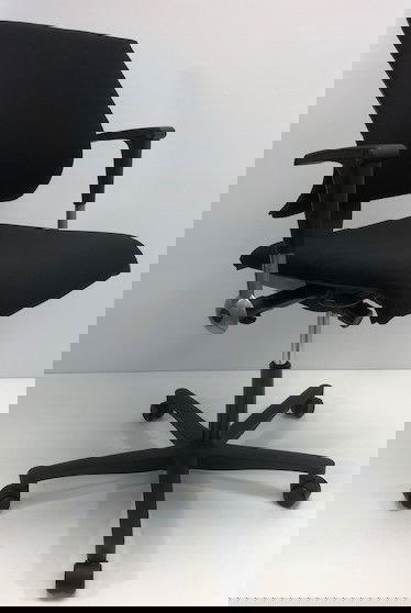 Bureaustoel Ahrend 240 zwart nieuwe stof