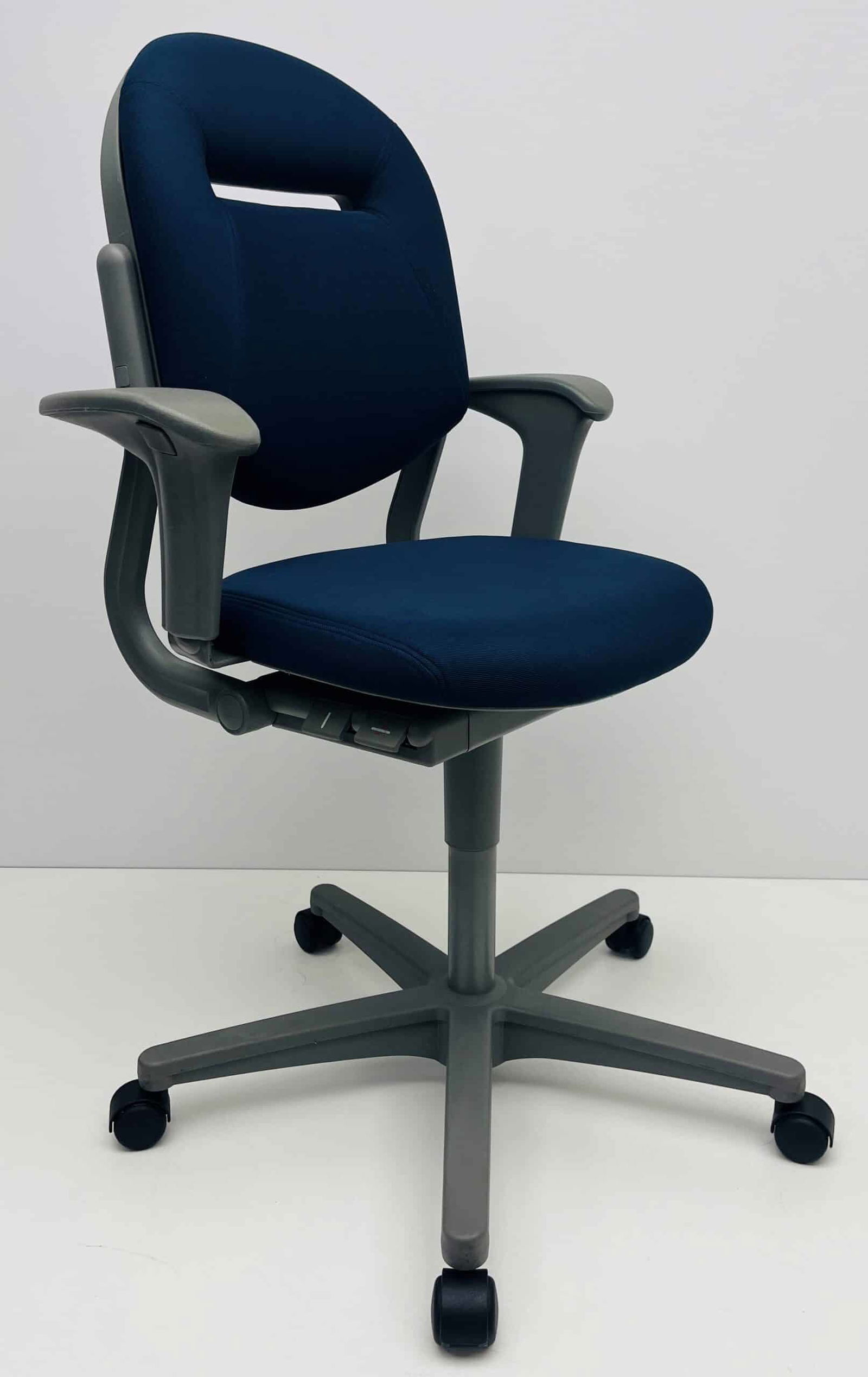 Bureaustoel Ahrend 220 donkerblauw nieuwe stof