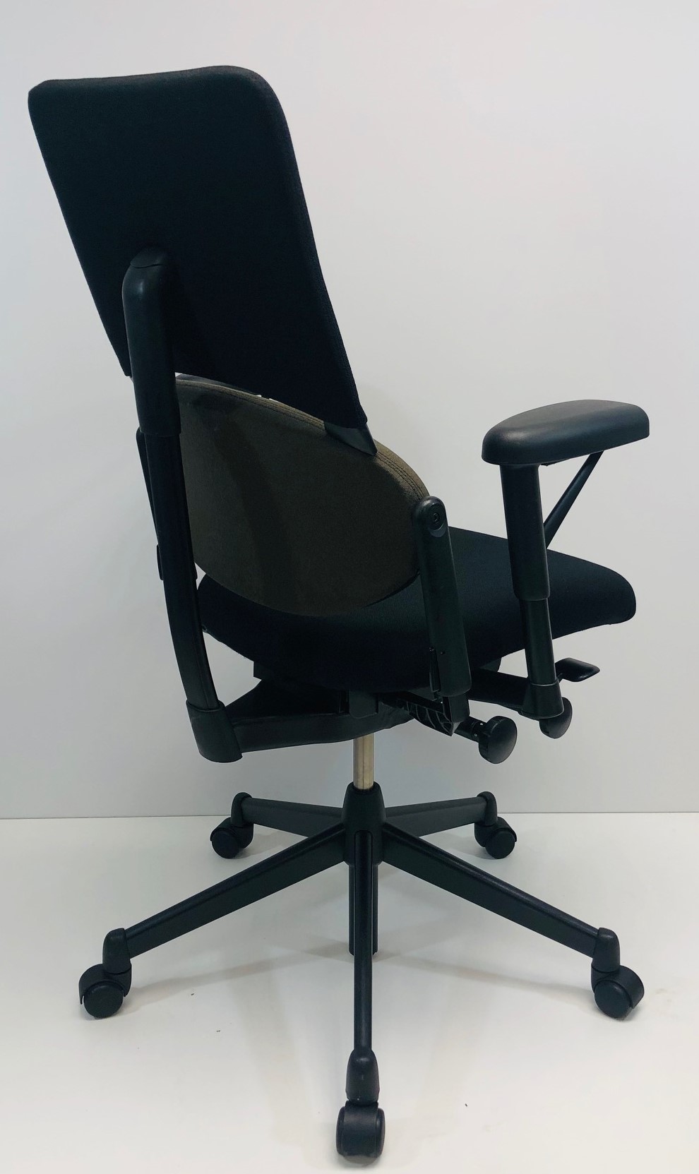 Bureaustoel Steelcase Strafor beige zwart