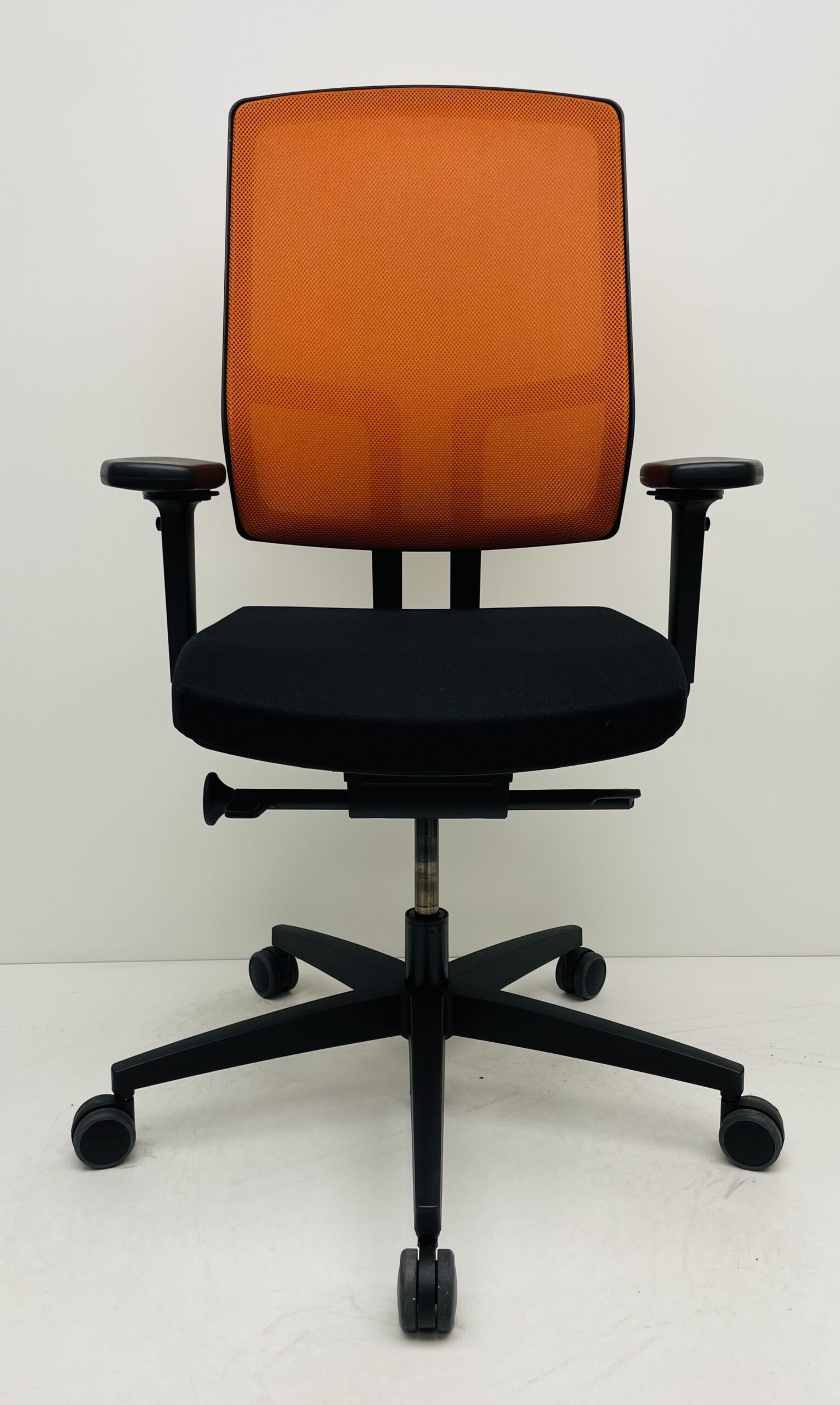 Refurbished Bureaustoel Beta Be Proud 200 zwart oranje