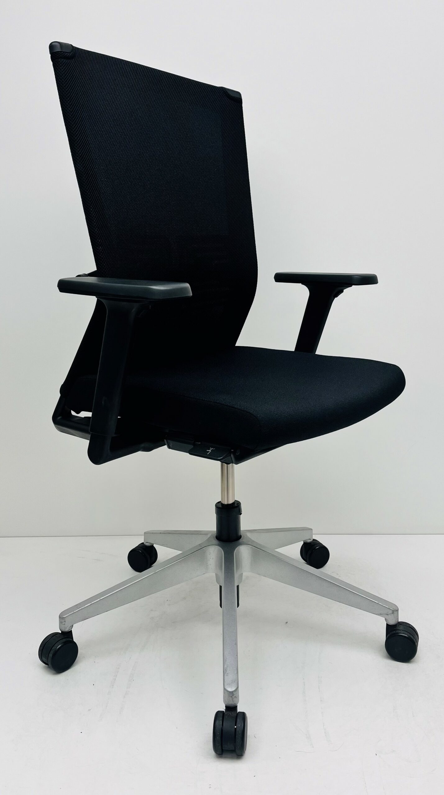 Bureaustoel Comforto 56 zwart netrug