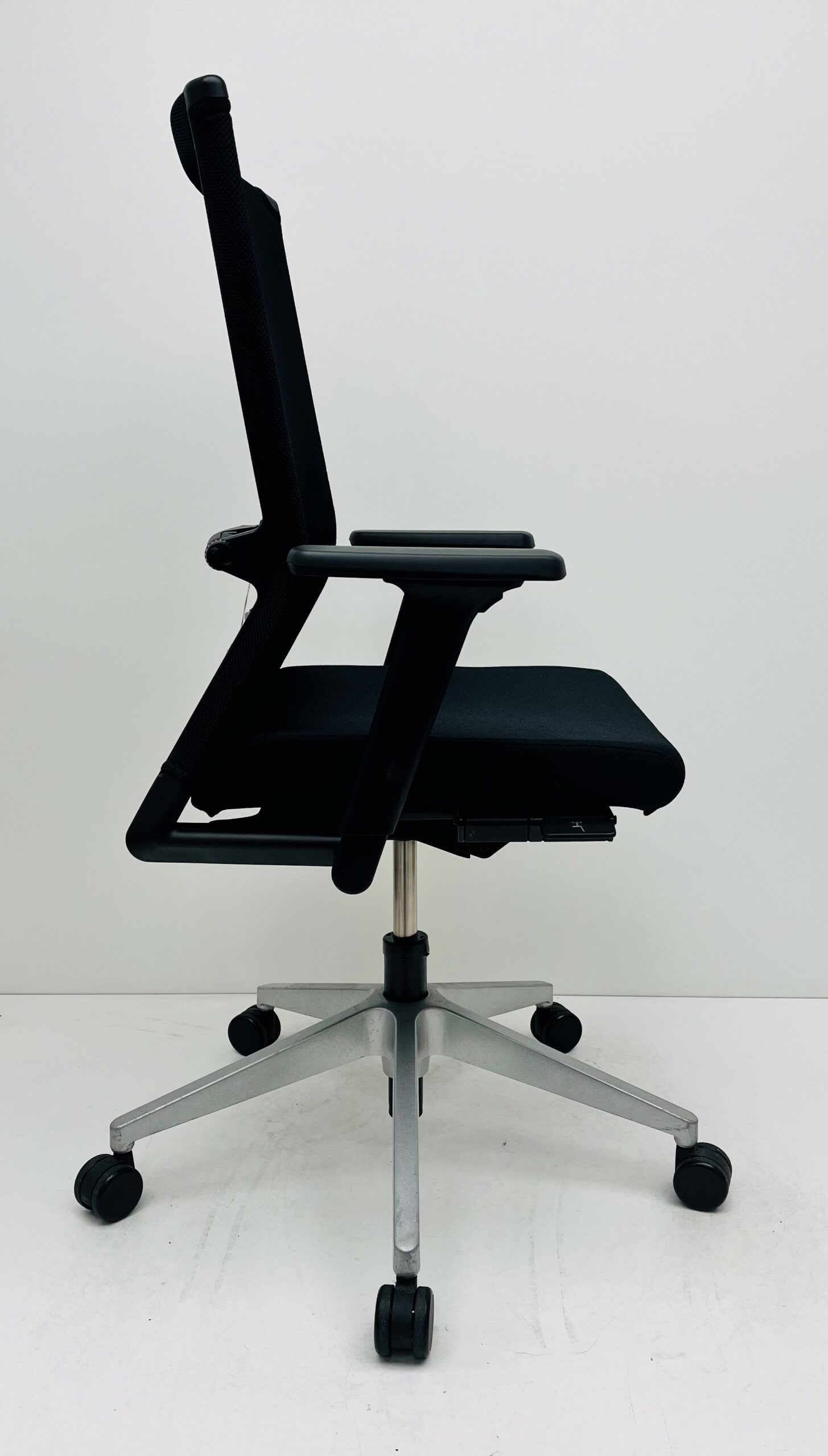 Bureaustoel Comforto 56 zwart netrug